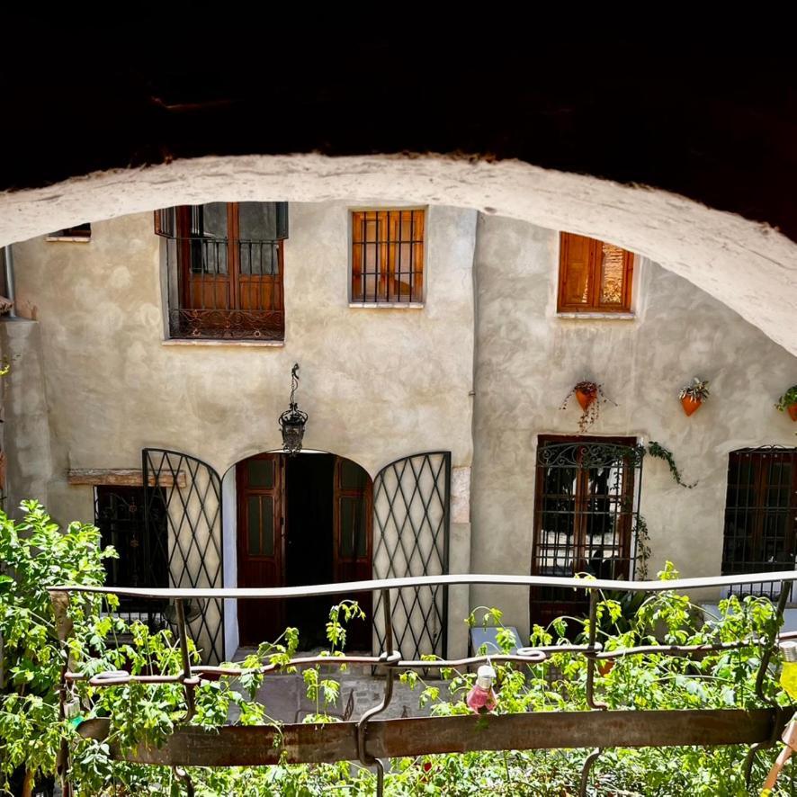 Oliva Courtyard Guesthouse Exteriér fotografie