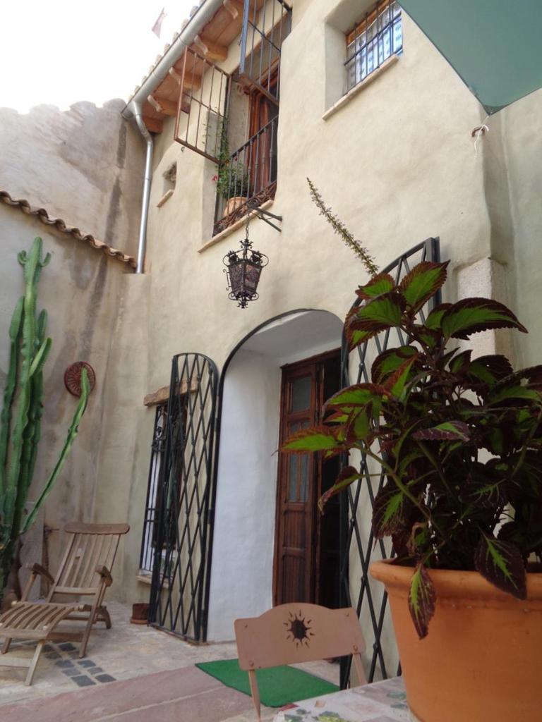Oliva Courtyard Guesthouse Exteriér fotografie
